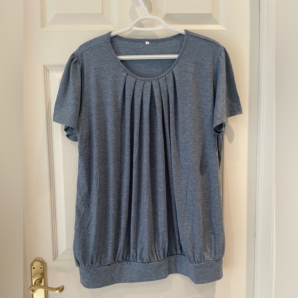 Womanโs plus size top